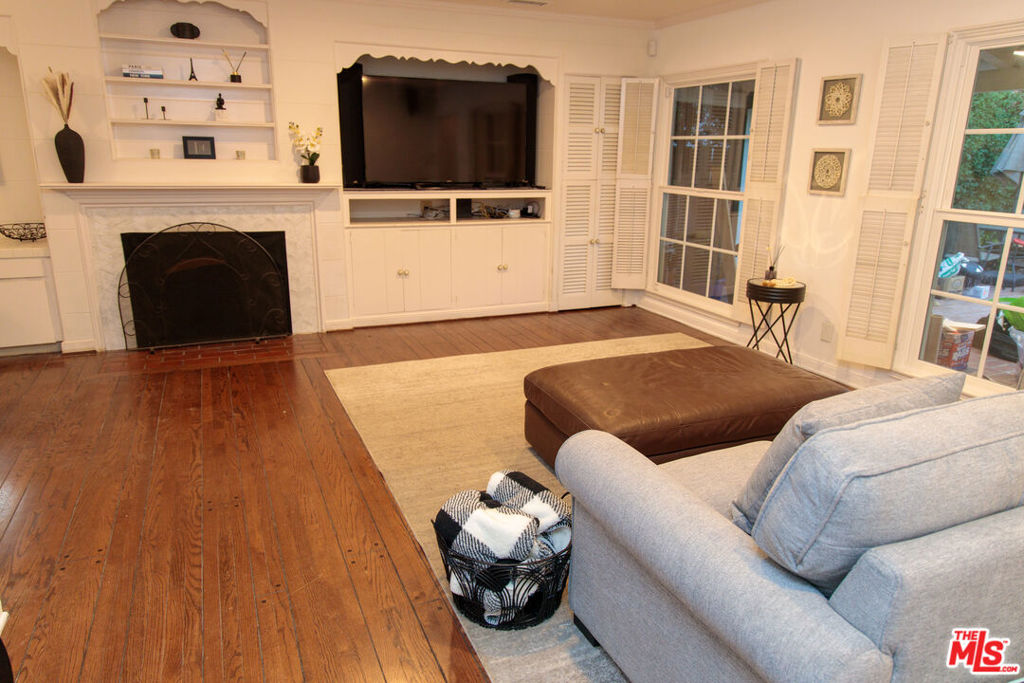 Properties 4 11362 Homedale Street