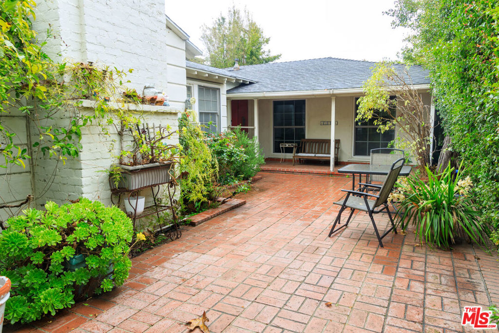 Properties 2 11362 Homedale Street