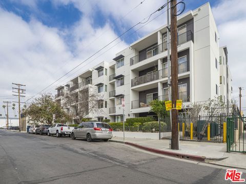 3061 W 12th Place 202 Los Angeles CA 90006