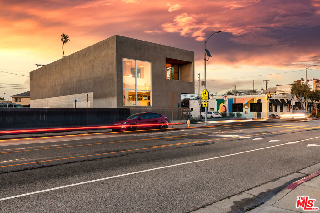 Properties 2 1015 Abbot Kinney Boulevard