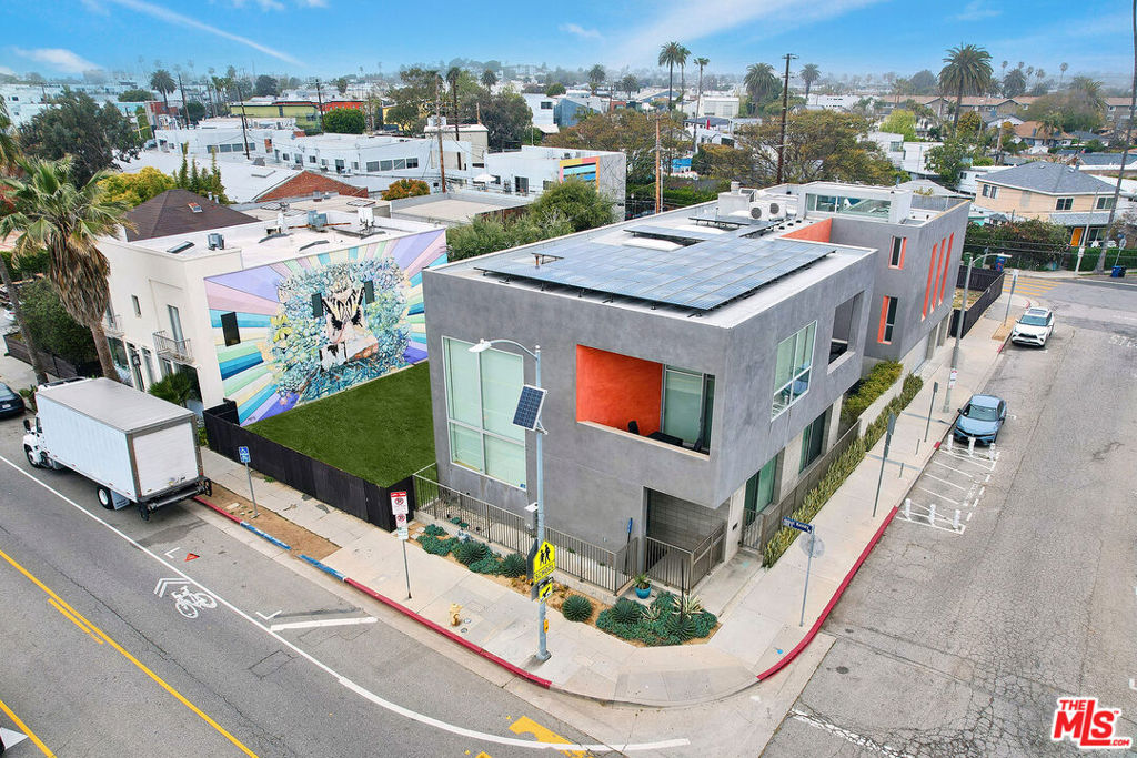 Properties 4 1015 Abbot Kinney Boulevard
