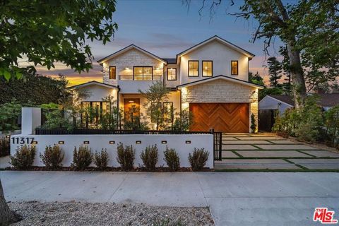 A home in Studio City