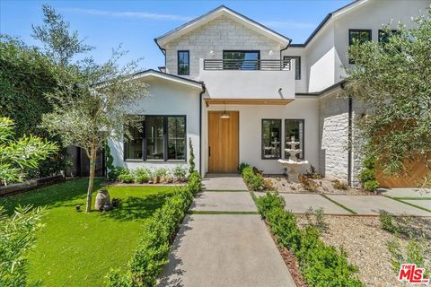 A home in Studio City