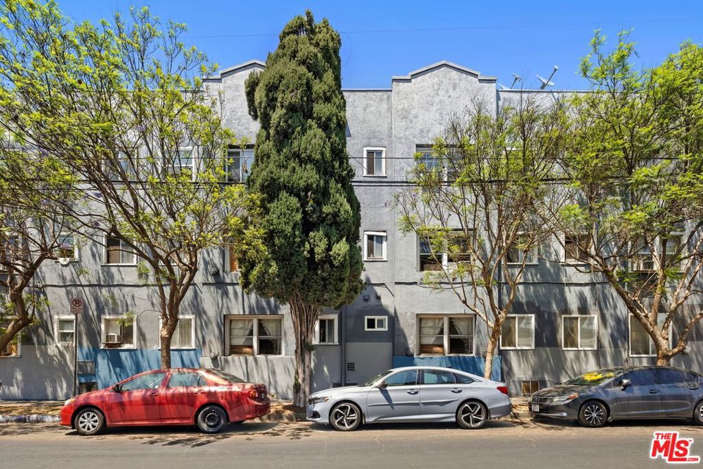 Properties 4 1000 N Serrano Avenue