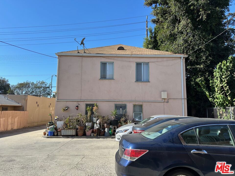 1816 Hillhurst Avenue