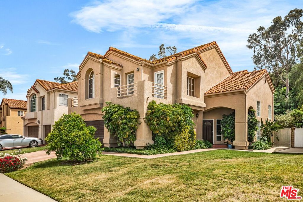 Properties 2 23234 Valerio Street