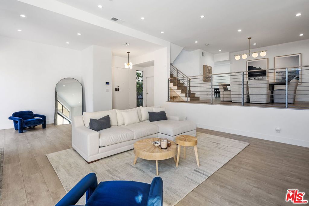 Properties 4 5254 Yarmouth Avenue 47