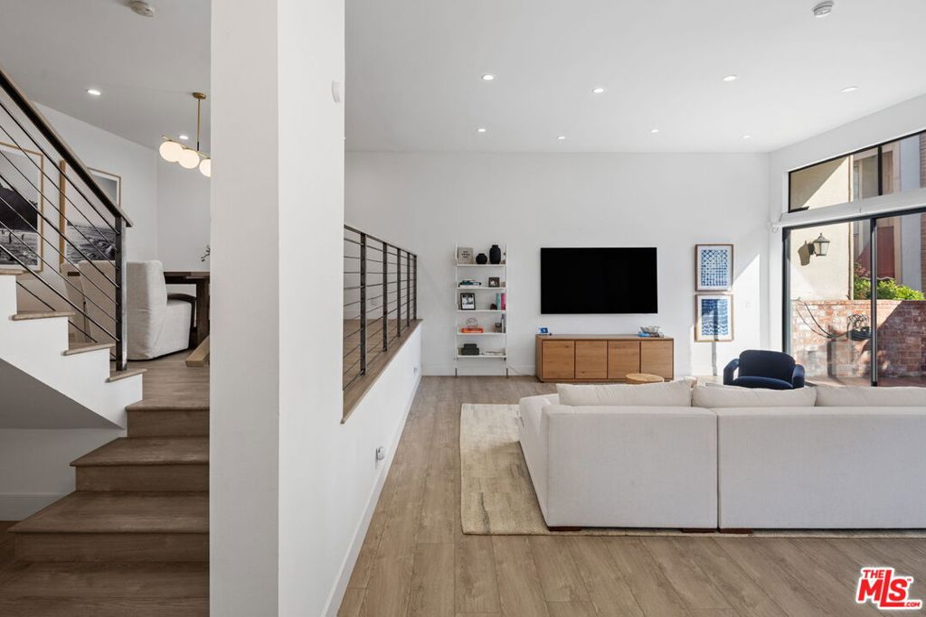 Properties 1 5254 Yarmouth Avenue 47