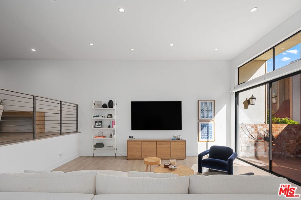 Properties 3 5254 Yarmouth Avenue 47