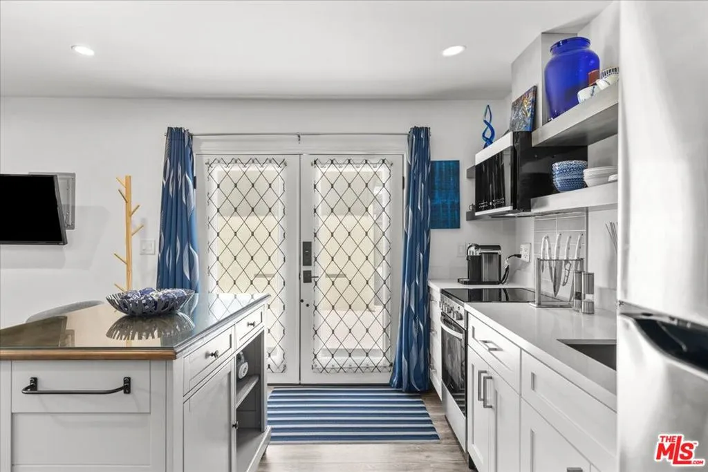 North Hollywood, California 91602, United States, 4 Bedrooms Bedrooms, ,3 BathroomsBathrooms,Residential,Active,2820