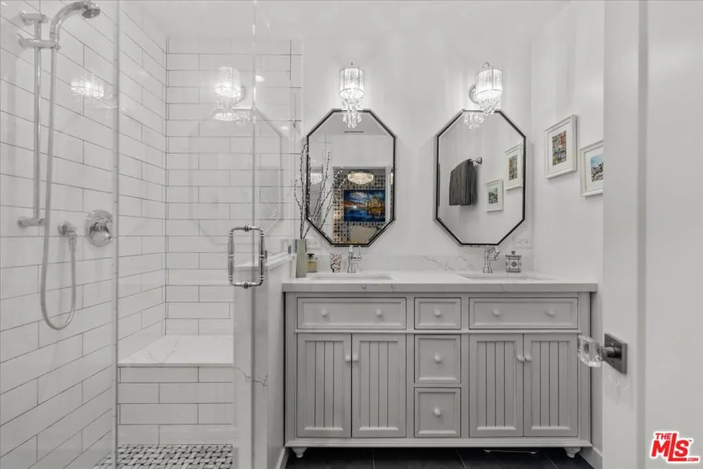 North Hollywood, California 91602, United States, 4 Bedrooms Bedrooms, ,3 BathroomsBathrooms,Residential,Active,2820