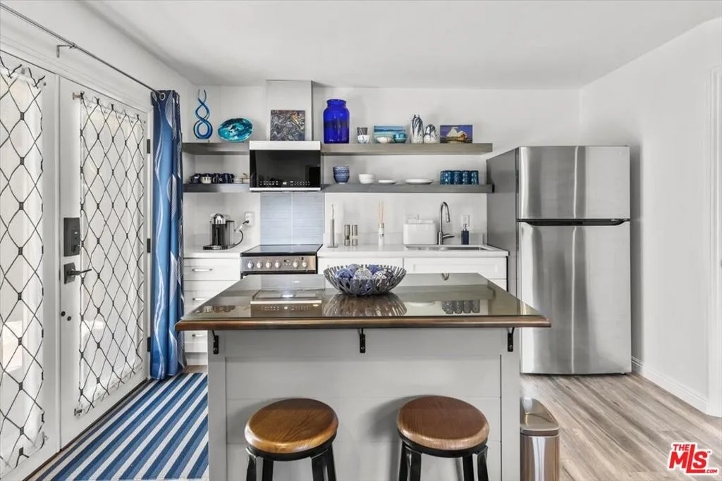 North Hollywood, California 91602, United States, 4 Bedrooms Bedrooms, ,3 BathroomsBathrooms,Residential,Active,2820