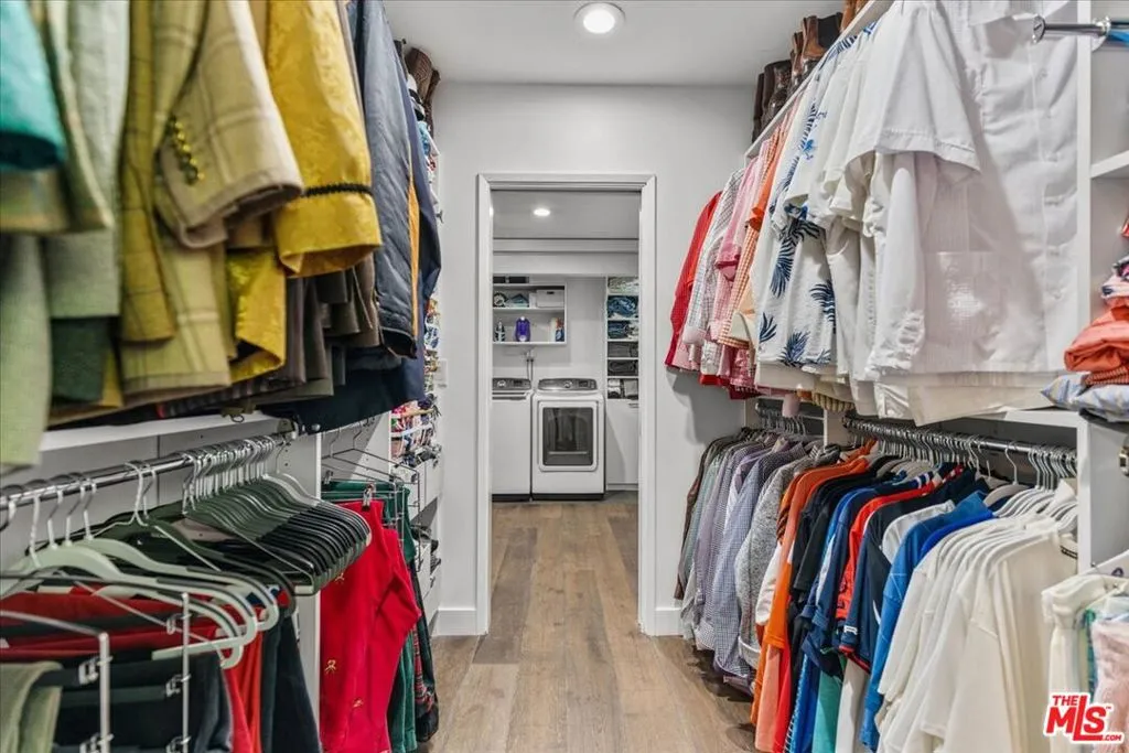 North Hollywood, California 91602, United States, 4 Bedrooms Bedrooms, ,3 BathroomsBathrooms,Residential,Active,2820