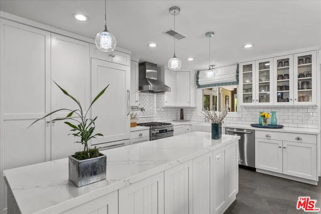 North Hollywood, California 91602, United States, 4 Bedrooms Bedrooms, ,3 BathroomsBathrooms,Residential,Active,2820