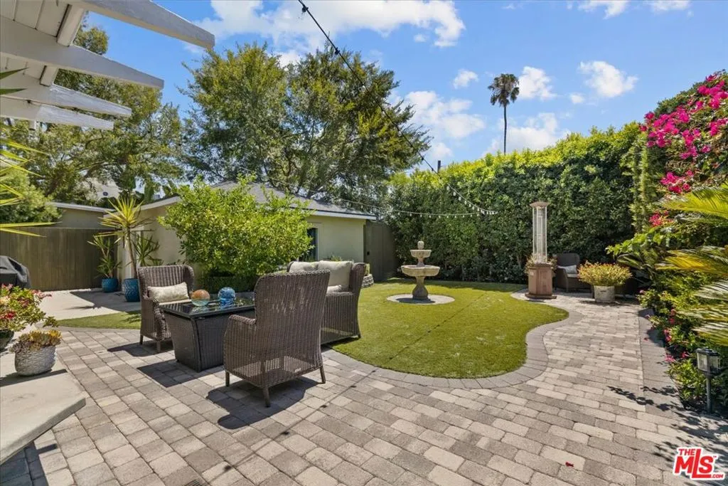 North Hollywood, California 91602, United States, 4 Bedrooms Bedrooms, ,3 BathroomsBathrooms,Residential,Active,2820