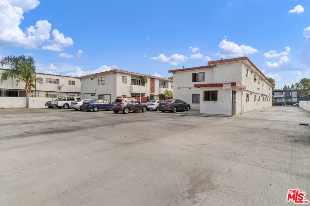 Properties 2 9035 Cedros Avenue