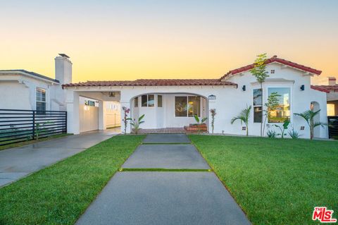 A home in Inglewood