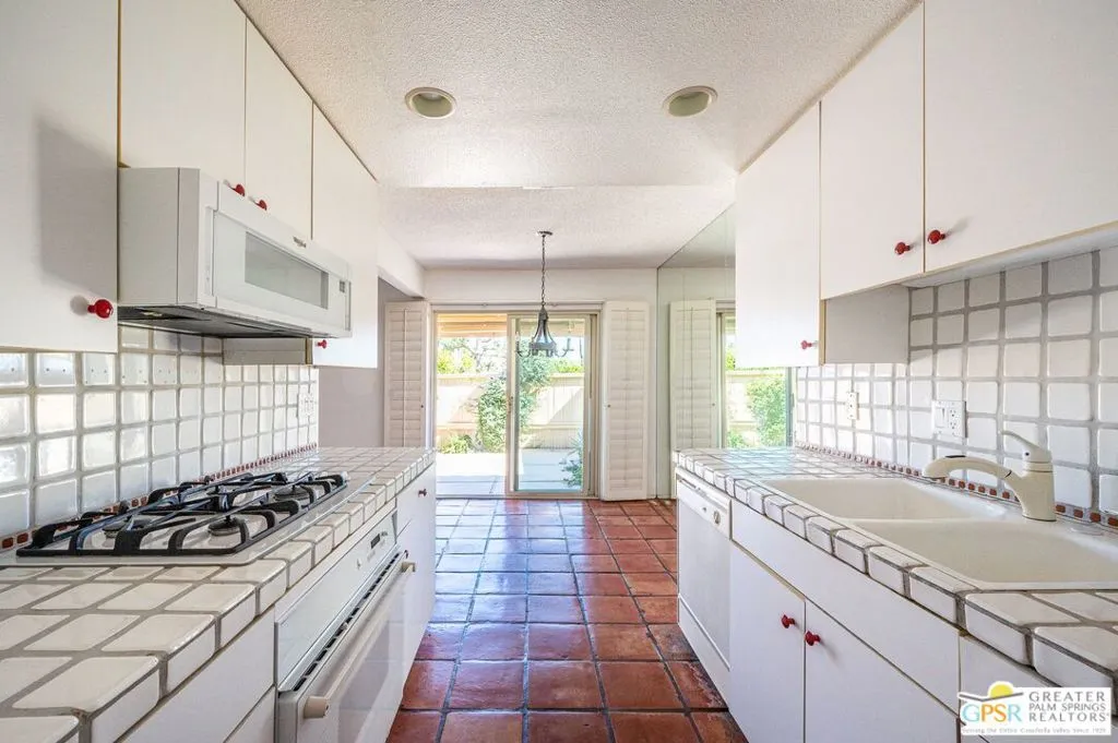 Palm Desert, California 92260, United States, 2 Bedrooms Bedrooms, ,2 BathroomsBathrooms,Residential,Pending,3251