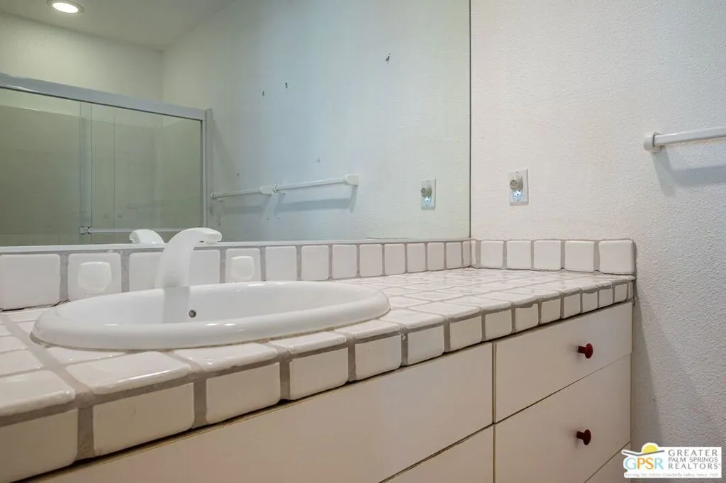 Palm Desert, California 92260, United States, 2 Bedrooms Bedrooms, ,2 BathroomsBathrooms,Residential,Pending,3251