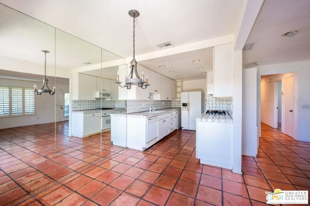 Palm Desert, California 92260, United States, 2 Bedrooms Bedrooms, ,2 BathroomsBathrooms,Residential,Pending,3251