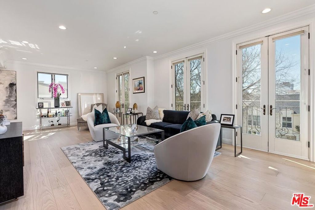 Properties 3 132 S Crescent Drive 301