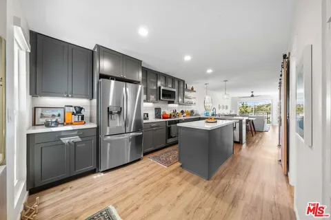 MLS: 25517353