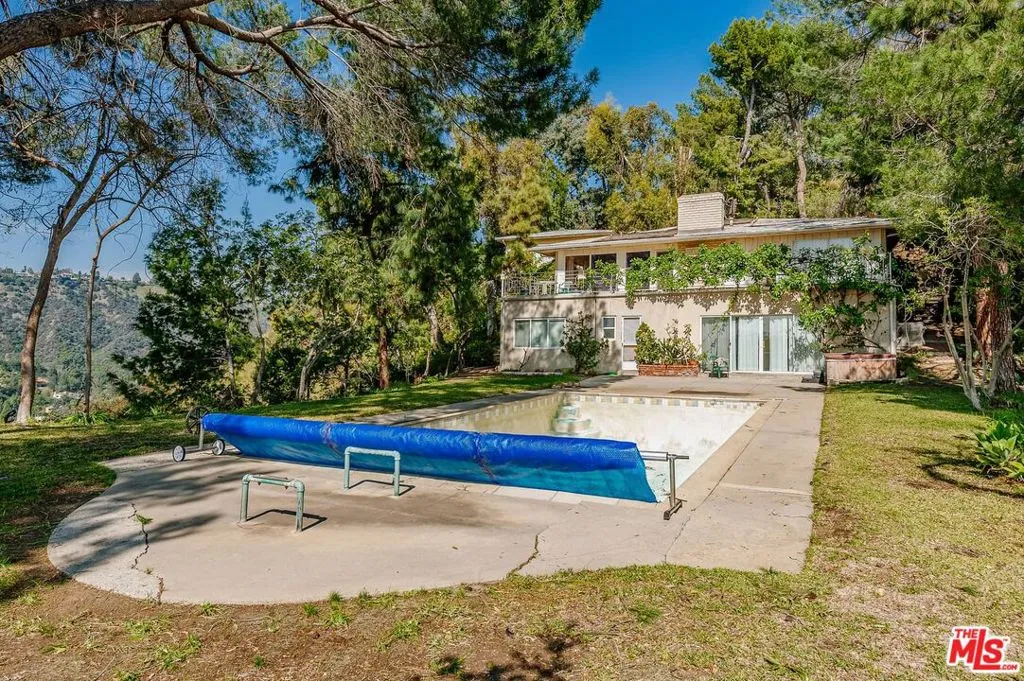 Los Angeles, California 90077, United States, 3 Bedrooms Bedrooms, ,2 BathroomsBathrooms,Residential,Pending,73370