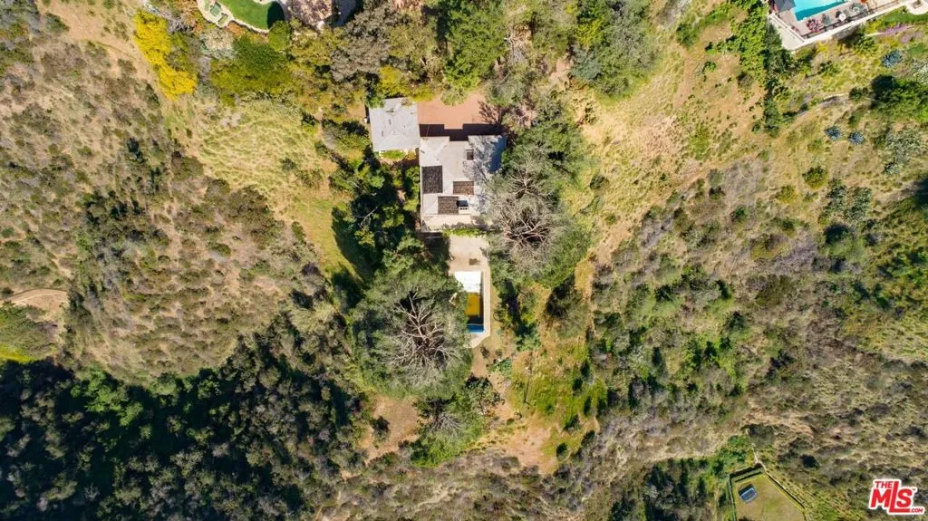 Los Angeles, California 90077, United States, 3 Bedrooms Bedrooms, ,2 BathroomsBathrooms,Residential,Pending,73370