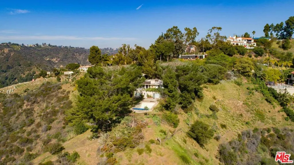 Los Angeles, California 90077, United States, 3 Bedrooms Bedrooms, ,2 BathroomsBathrooms,Residential,Pending,73370