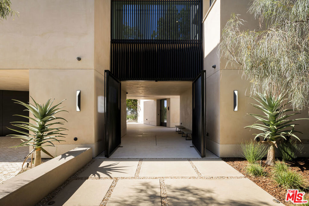Properties 4 1001 Linda Flora Drive
