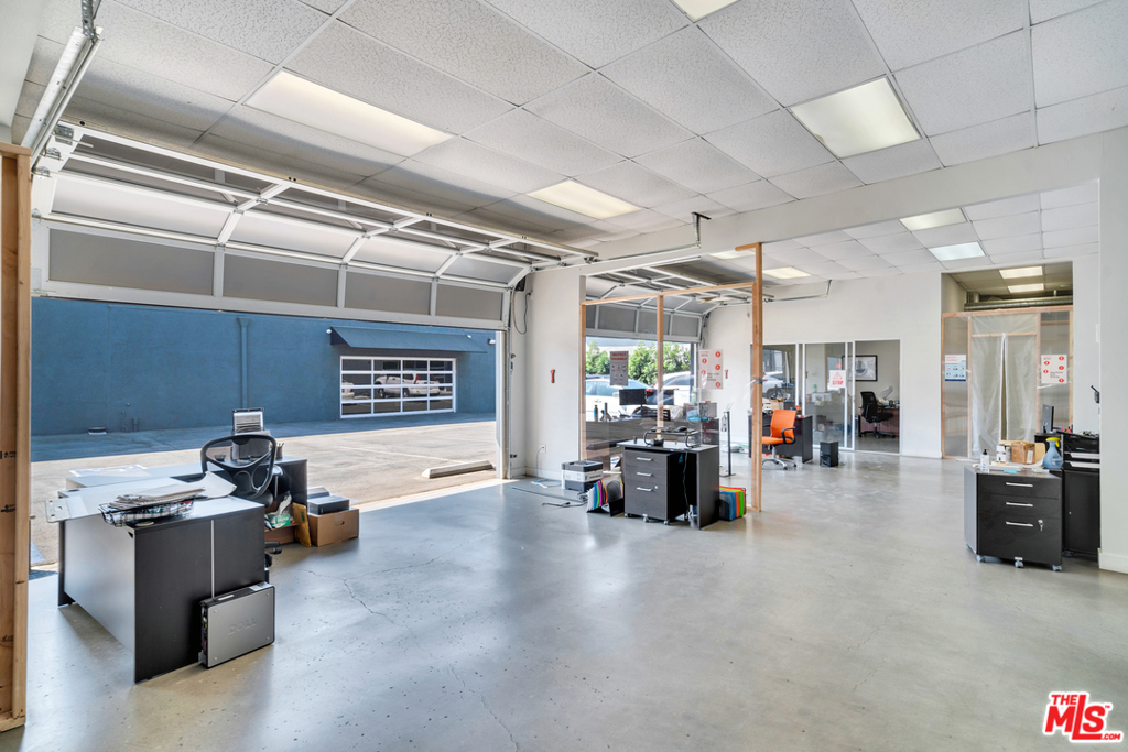 Properties 1 2075 N Fair Oaks Avenue