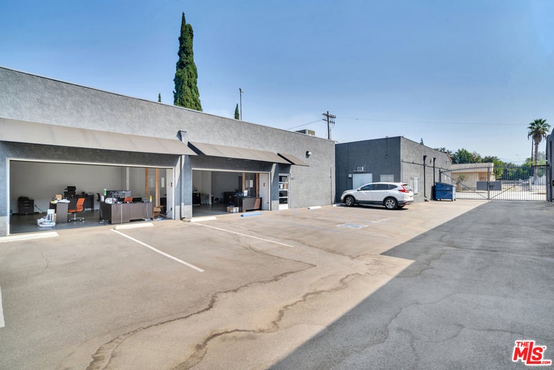 2075 N Fair Oaks Avenue