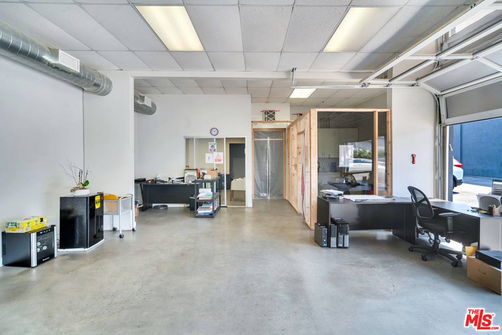 Properties 2 2075 N Fair Oaks Avenue