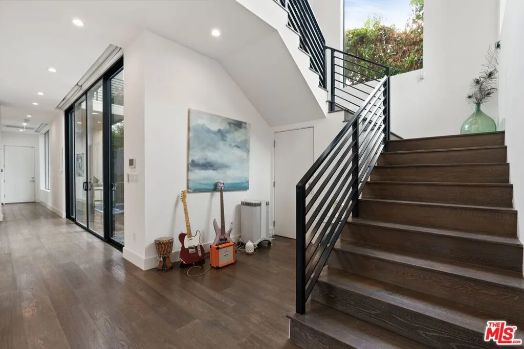 Venice, California 90291, United States, 5 Bedrooms Bedrooms, ,5 BathroomsBathrooms,Residential,Active,4654