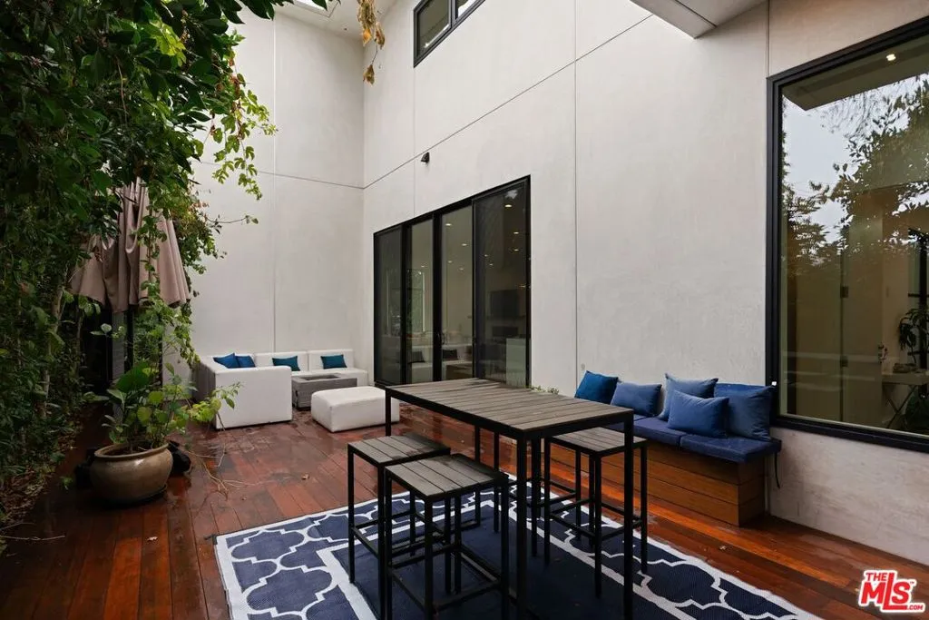 Venice, California 90291, United States, 5 Bedrooms Bedrooms, ,5 BathroomsBathrooms,Residential,Active,4654