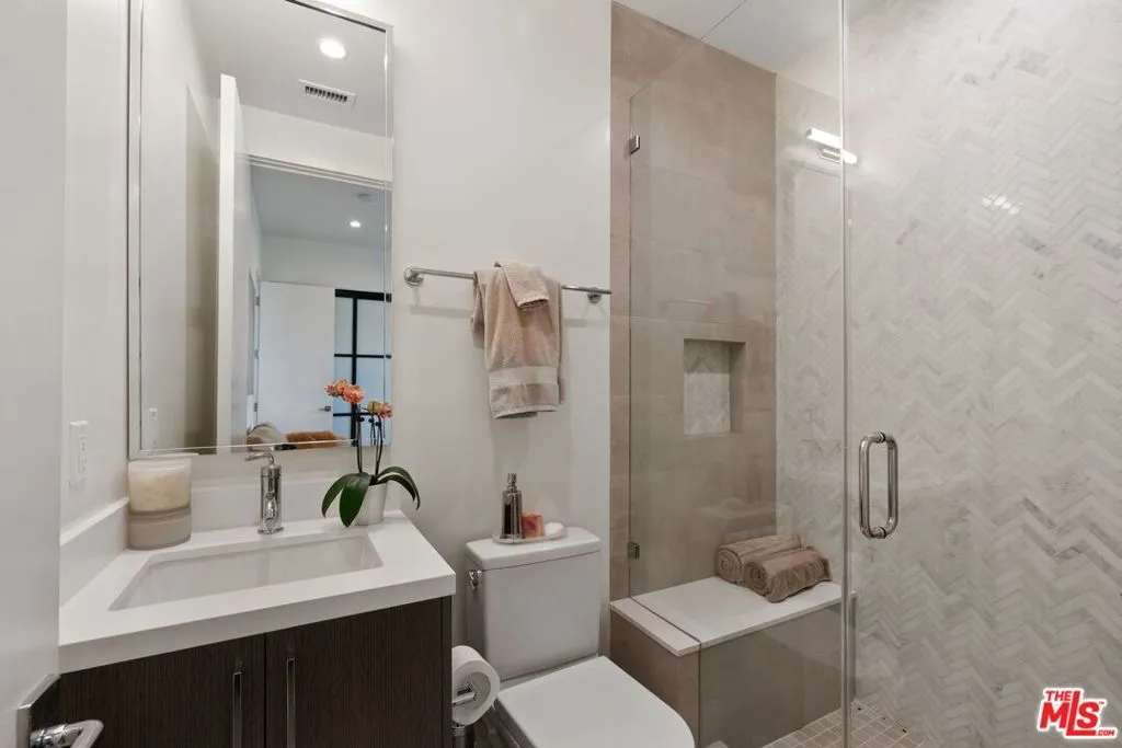 Venice, California 90291, United States, 5 Bedrooms Bedrooms, ,5 BathroomsBathrooms,Residential,Active,4654