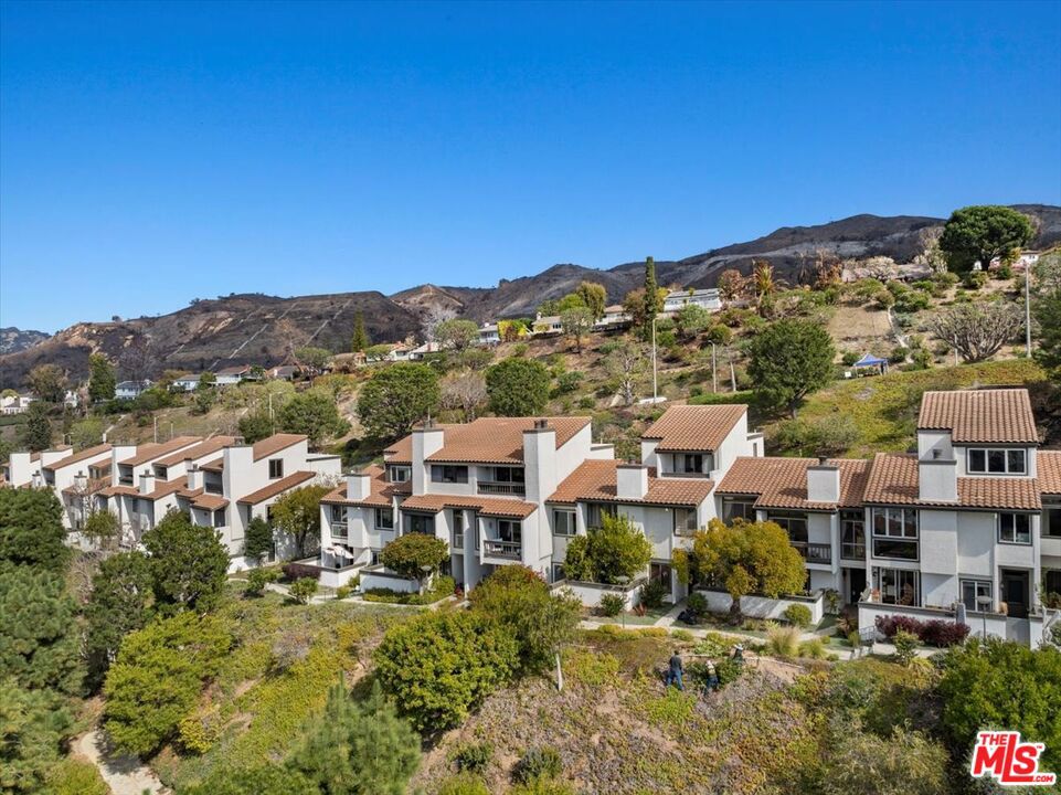 Properties 2 1774 Palisades Drive