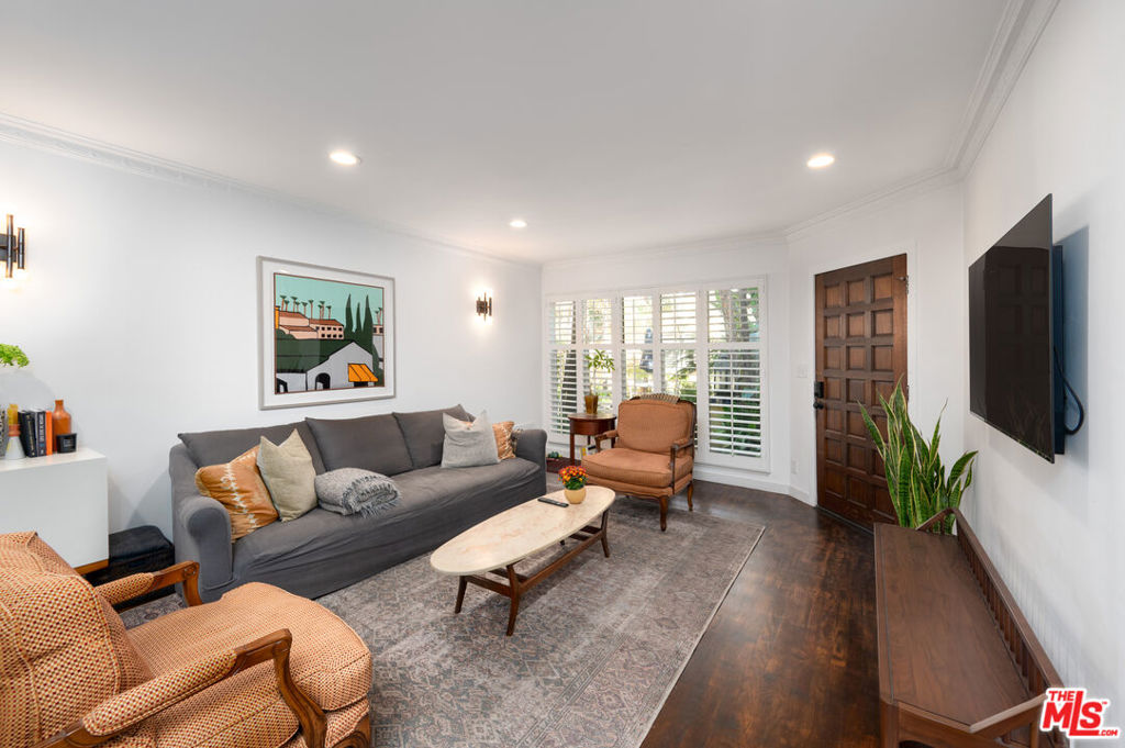 Properties 1 1615 N Laurel Avenue 112