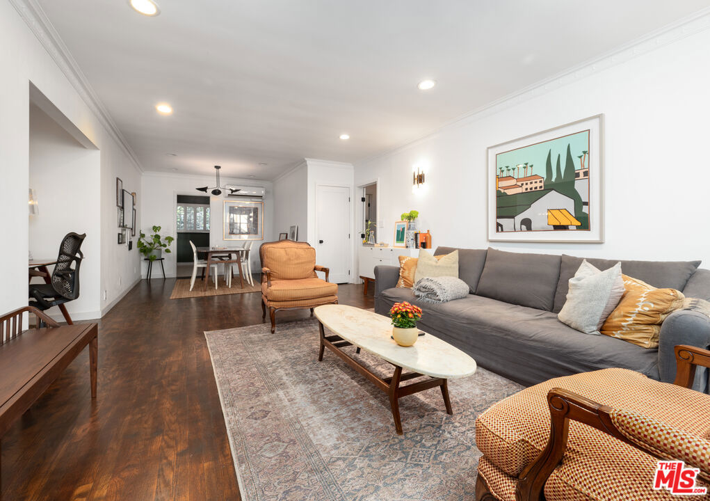 Properties 2 1615 N Laurel Avenue 112