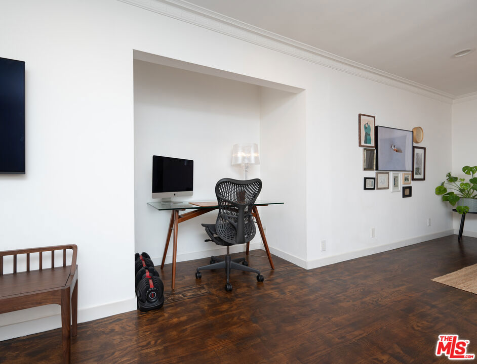 Properties 3 1615 N Laurel Avenue 112