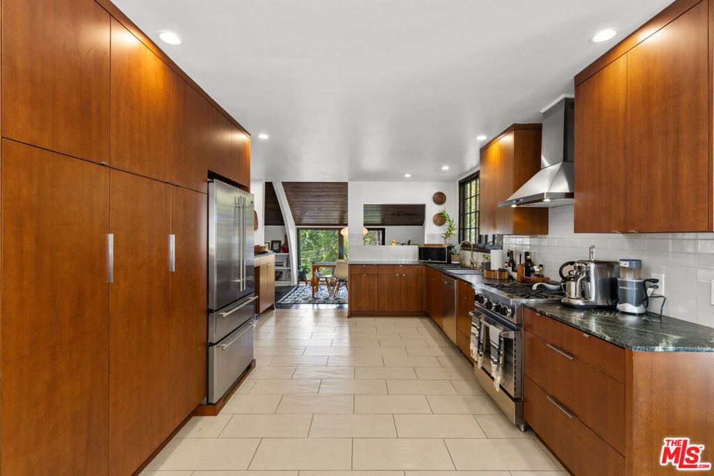Properties 1 3986 Clayton Avenue