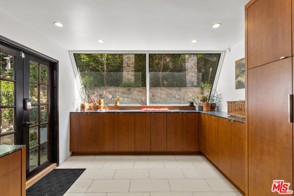 Properties 4 3986 Clayton Avenue
