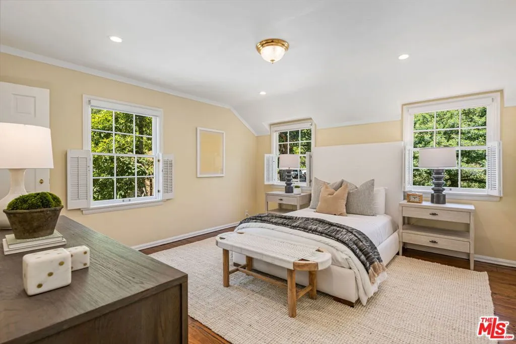 Beverly Hills, California 90210, United States, 4 Bedrooms Bedrooms, ,3 BathroomsBathrooms,Residential,Active,137929