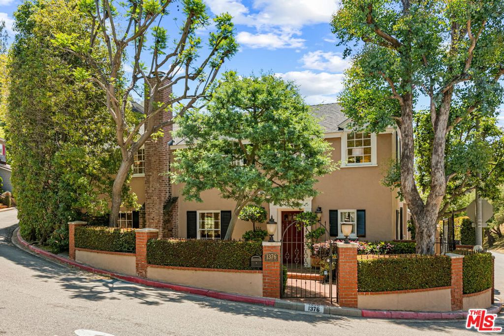 1376 San Ysidro Drive