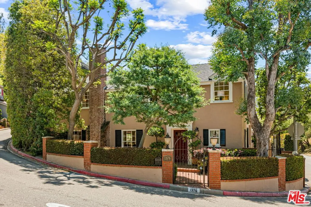 Beverly Hills, California 90210, United States, 4 Bedrooms Bedrooms, ,3 BathroomsBathrooms,Residential,Active,137929