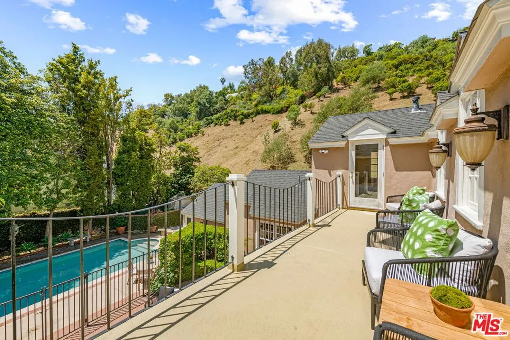 Beverly Hills, California 90210, United States, 4 Bedrooms Bedrooms, ,3 BathroomsBathrooms,Residential,Active,137929