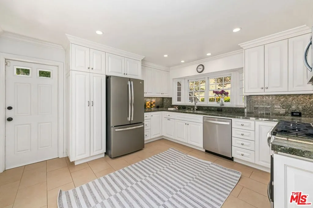 Beverly Hills, California 90210, United States, 4 Bedrooms Bedrooms, ,3 BathroomsBathrooms,Residential,Active,137929