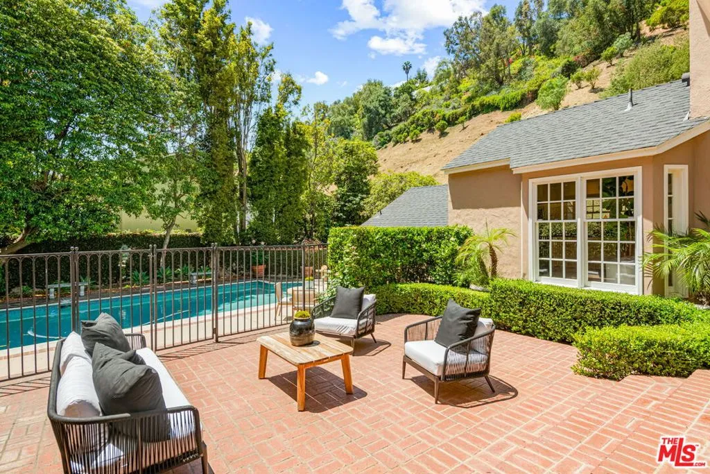 Beverly Hills, California 90210, United States, 4 Bedrooms Bedrooms, ,3 BathroomsBathrooms,Residential,Active,137929