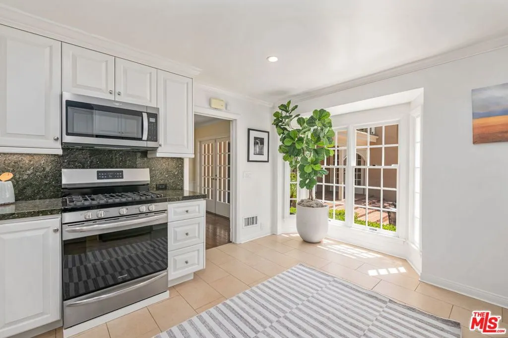 Beverly Hills, California 90210, United States, 4 Bedrooms Bedrooms, ,3 BathroomsBathrooms,Residential,Active,137929