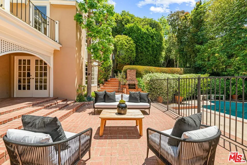 Beverly Hills, California 90210, United States, 4 Bedrooms Bedrooms, ,3 BathroomsBathrooms,Residential,Active,137929